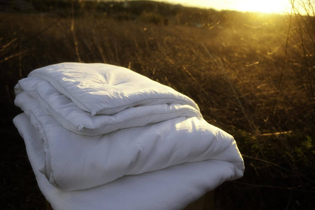 White Twin Silk Comforter O3164