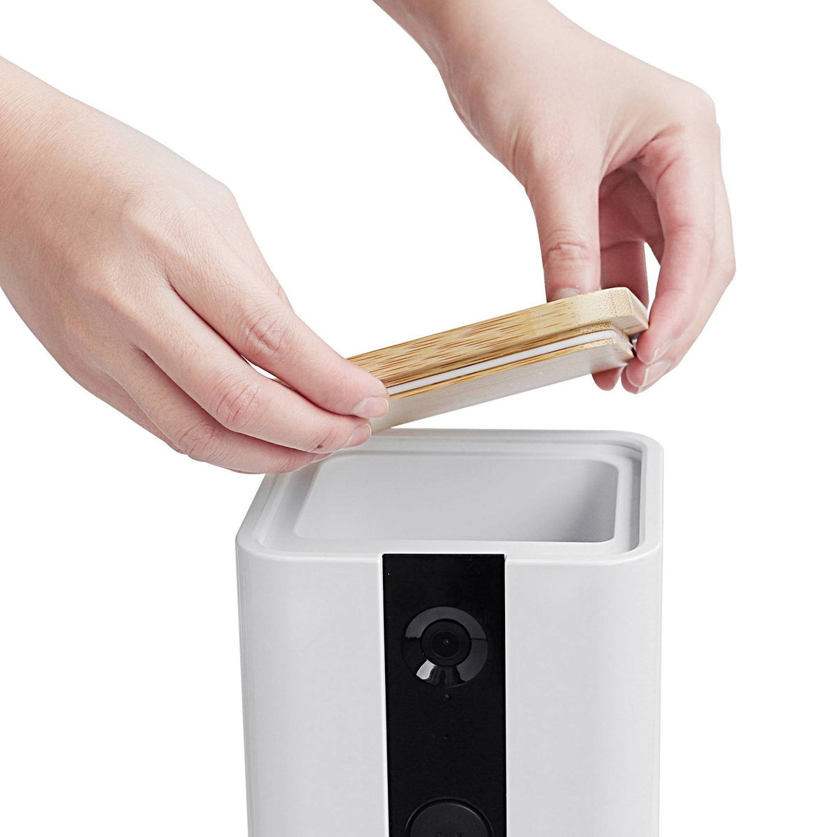 White Pet Treat Dispenser with Camera F2536