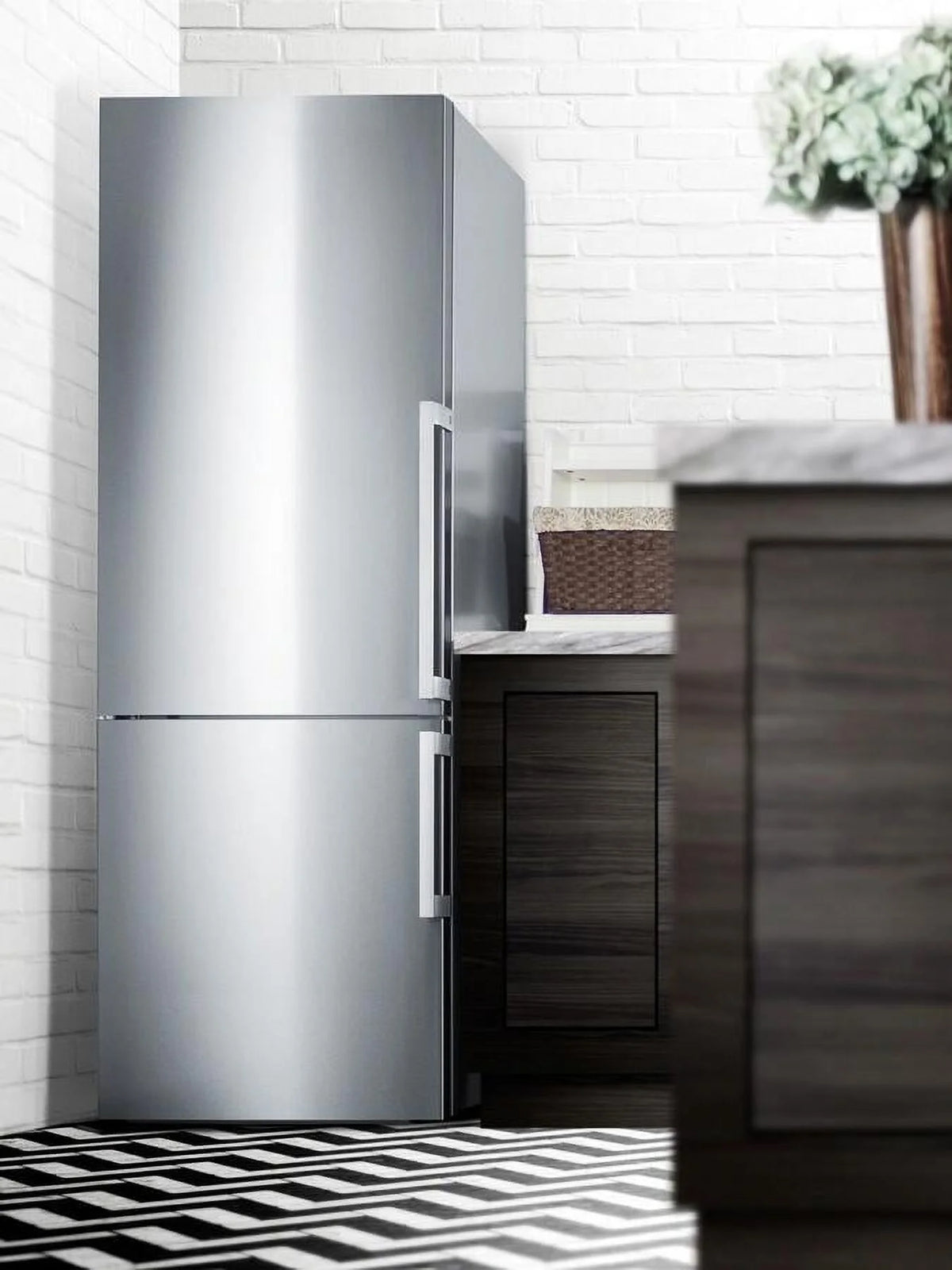 28 Energy Star Bottom Freezer Refrigerator with 16.4 cu. ft. Capacity in Stainless Steel H942