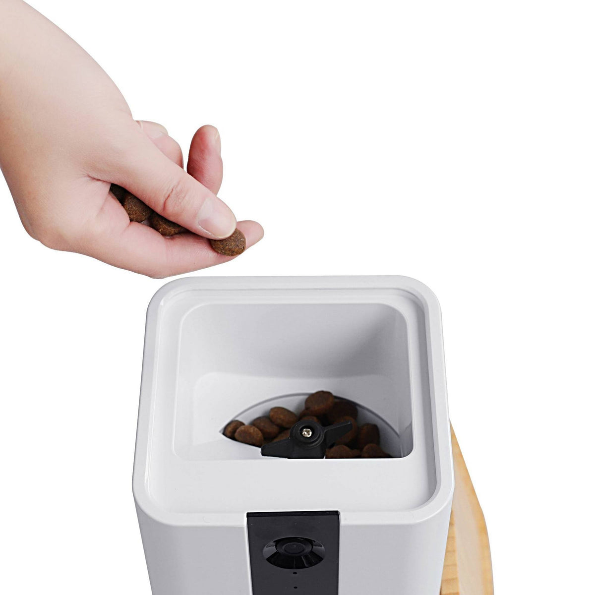 White Pet Treat Dispenser with Camera F2536
