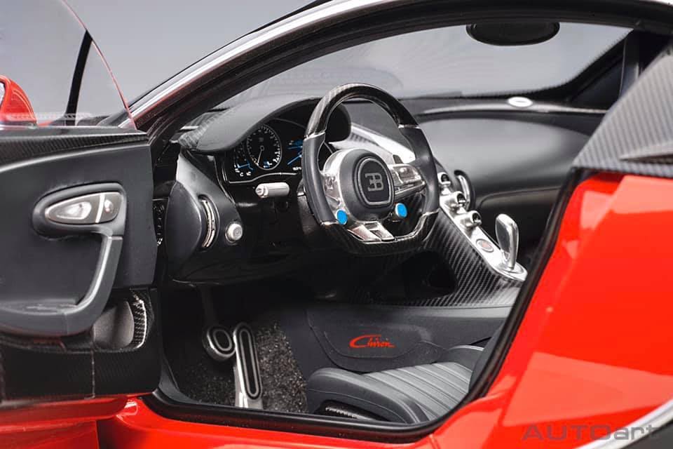 1:12 Scale Italian Red Nocturne Black Bugatti Chiron Q5013