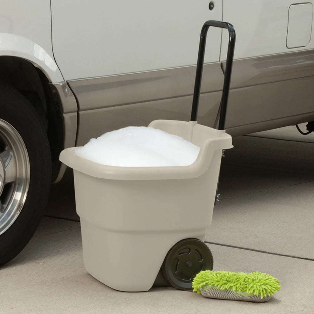 15 Gallon Resin Rolling Lawn and Utility Cart Z383
