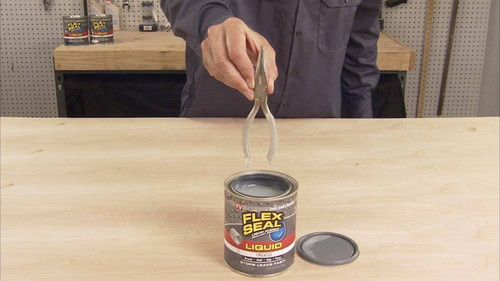 Clear Can Liquid Rubber Sealant Coating, 1 Gallon R391
